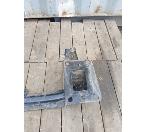 Усилитель переднего бампера