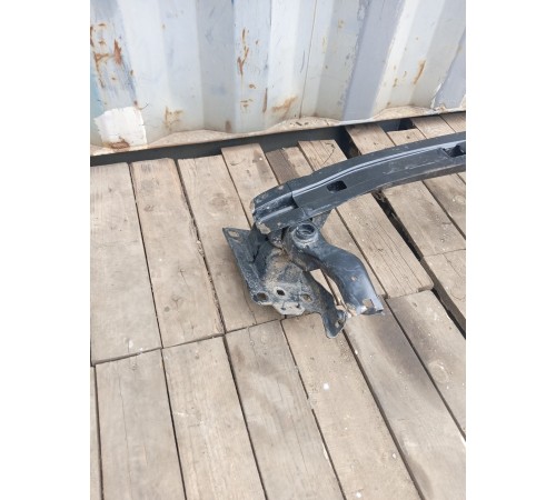 Усилитель переднего бампера