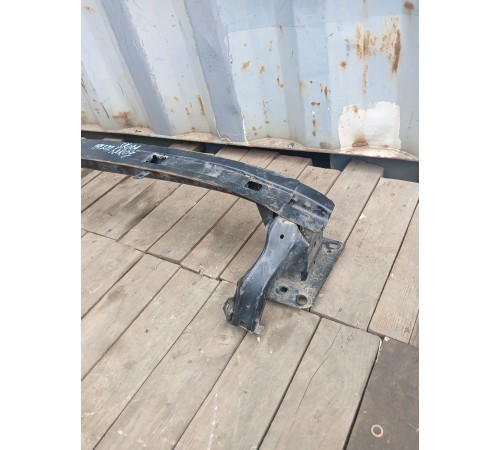 Усилитель переднего бампера