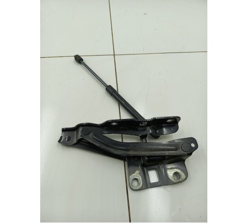 Петля капота левая