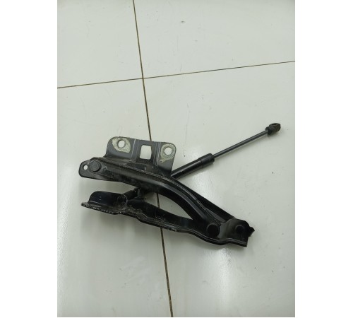 Петля капота левая