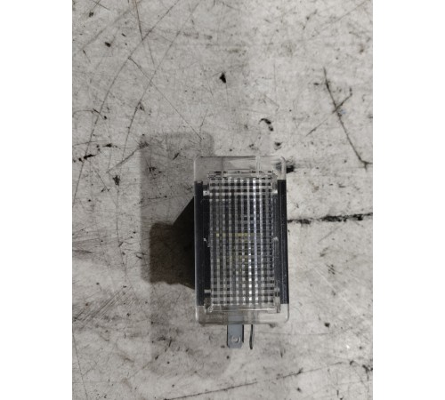 Плафон внутреннего освещения салона