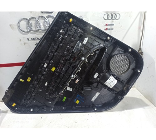 Обшивка двери (задняя правая)