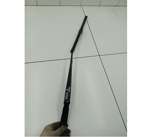 Поводок стеклоочистителя правый