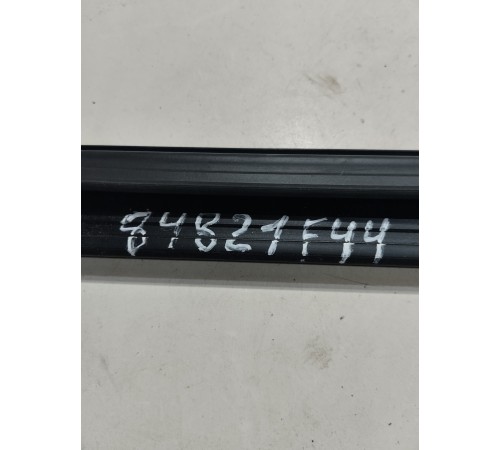 Уплотнитель стекла (задний левый внутренний)