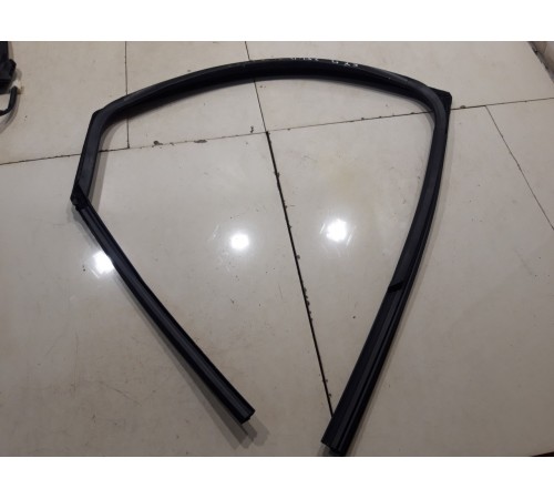 Уплотнитель стекла (задний, левый)