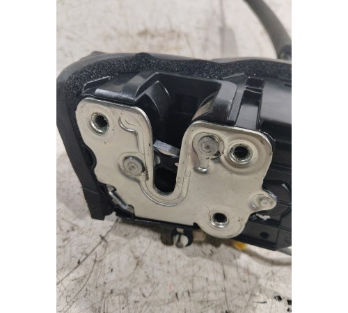 Замок двери передний левый