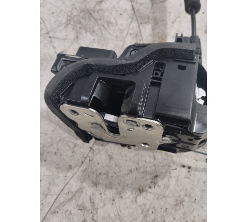 Замок двери передний левый