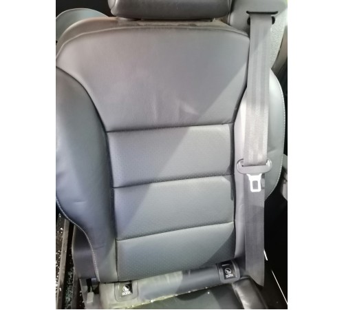 Сиденье второго ряда левое