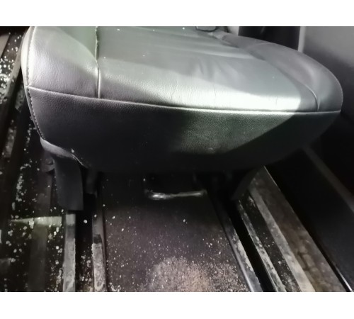 Сиденье второго ряда левое