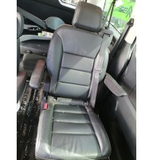 Сиденье второго ряда левое