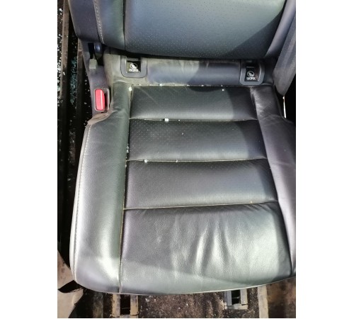 Сиденье второго ряда левое