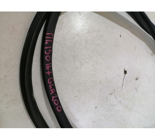 Уплотнитель двери передний левый