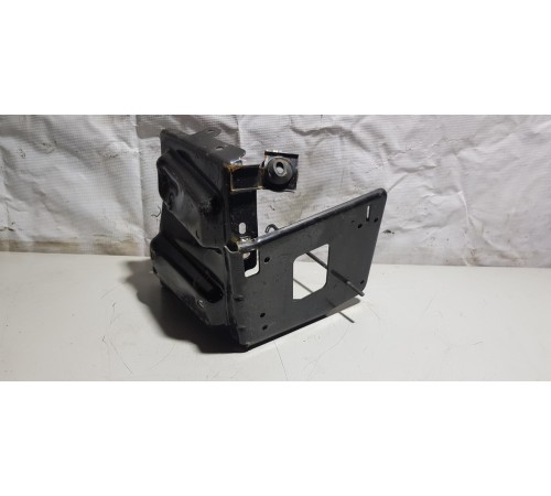 Крепление аккумулятора