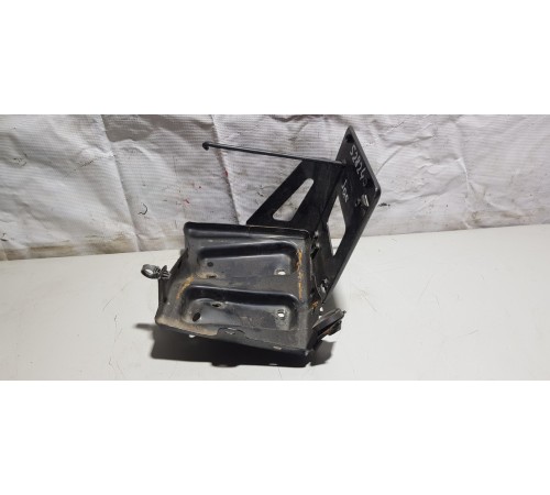 Крепление аккумулятора