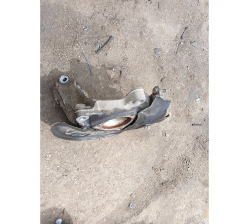 Кулак поворотный передний правый