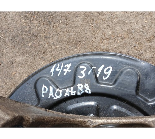 Кулак поворотный передний правый