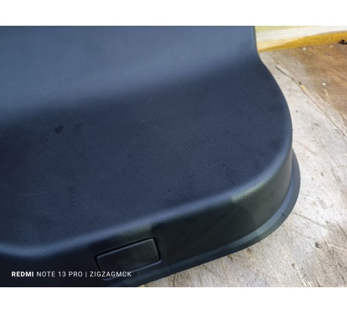 Обшивка крышки багажника