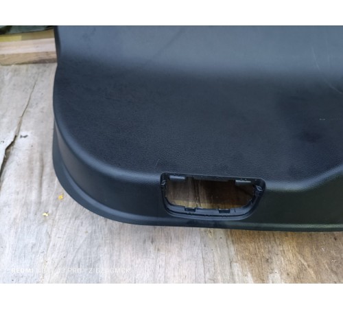 Обшивка крышки багажника