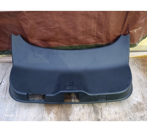 Обшивка крышки багажника