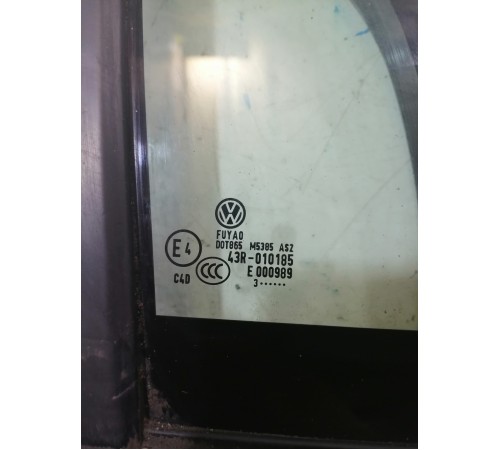 Глухое стекло переднее правое