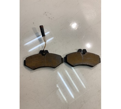 Тормозные колодки (передние)