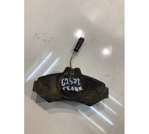 Тормозные колодки (передние)