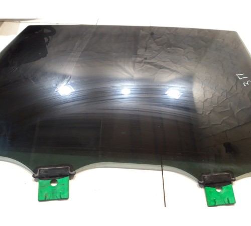 Стекло двери (заднее правое)