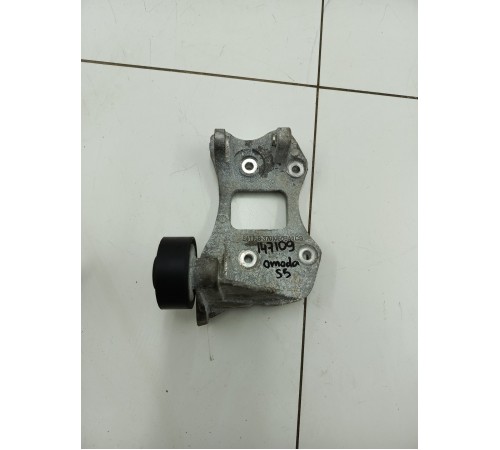 Кронштейн генератора с роликом натяжителя ремня ГРМ