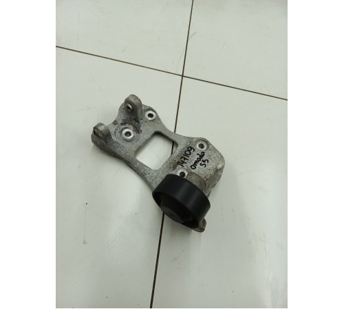 Кронштейн генератора с роликом натяжителя ремня ГРМ