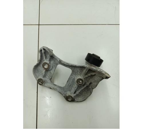 Кронштейн генератора с роликом натяжителя ремня ГРМ