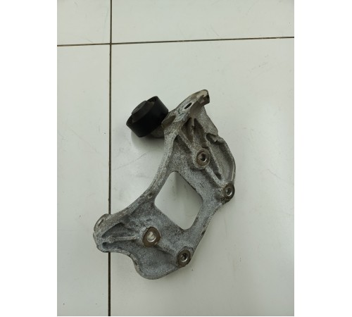 Кронштейн генератора с роликом натяжителя ремня ГРМ