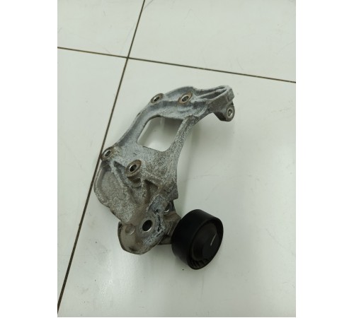 Кронштейн генератора с роликом натяжителя ремня ГРМ