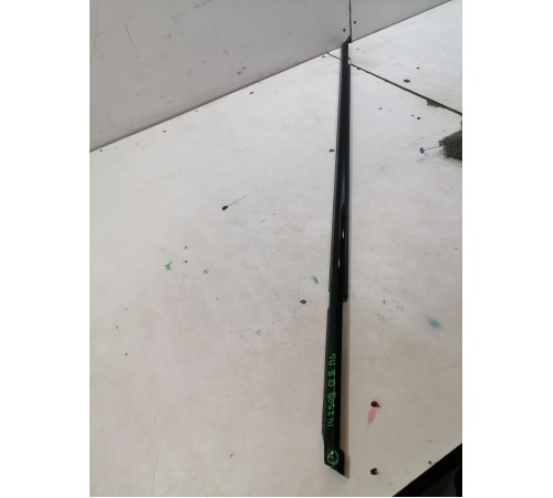 Молдинг стекла передний левый