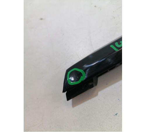 Молдинг стекла передний левый