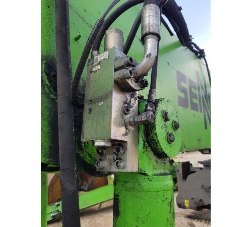 Гидравлический цилиндр подъемной стрелы левый