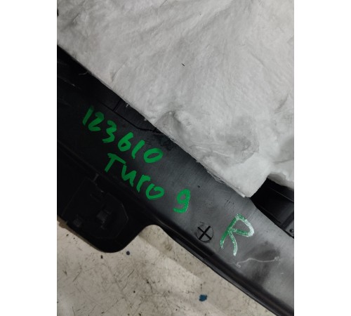 Обшивка центральной стойки правая нижняя