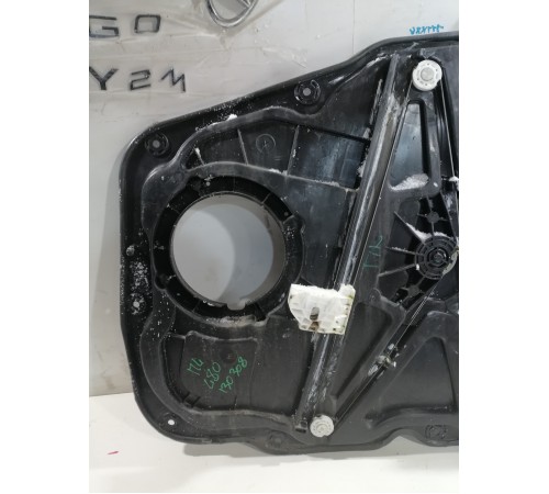 Стеклоподьемник передний левый