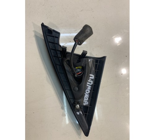 Уголок двери (с динамиком) (передний, правый)