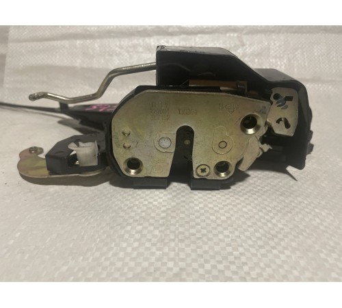 Замок двери передней правой