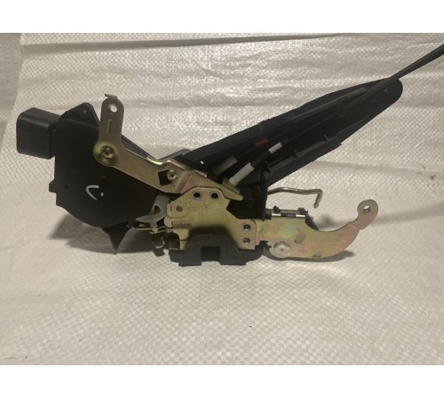 Замок двери передней правой