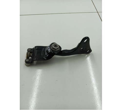 Ролик сдвижной двери верхний правый