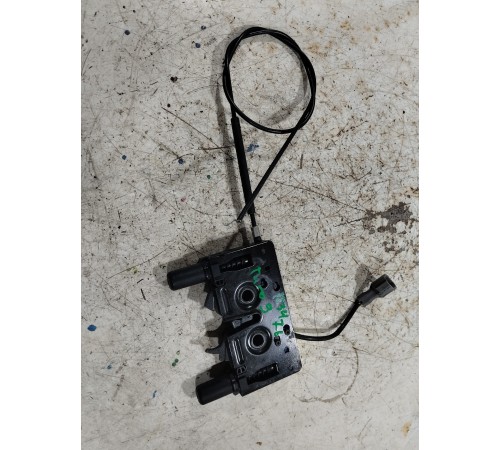 Замок капота