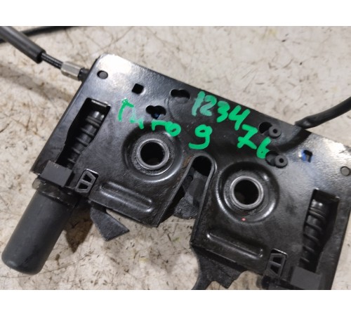 Замок капота