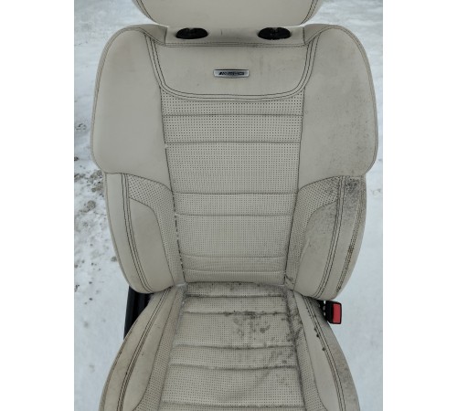 Сиденье (переднее, правое)