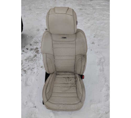 Сиденье (переднее, правое)