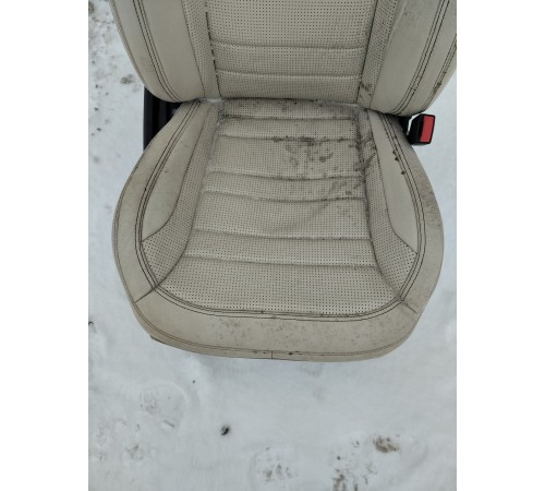 Сиденье (переднее, правое)