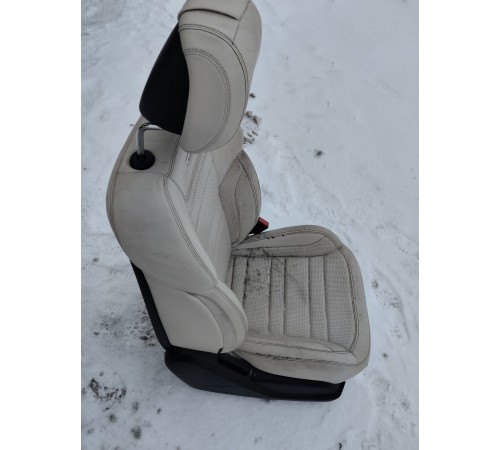 Сиденье (переднее, правое)