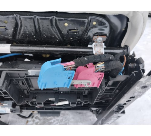 Сиденье (переднее, правое)