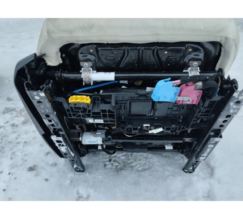 Сиденье (переднее, правое)